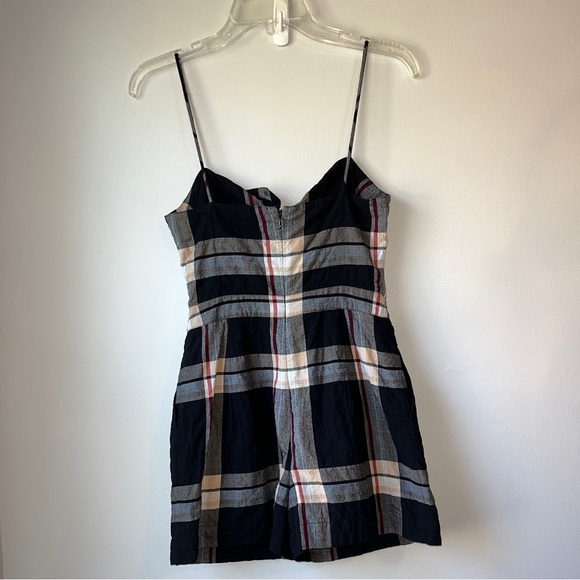 🏷️ 2/$20 Club Monaco Plaid Tie Front Romper - Picture 13 of 13